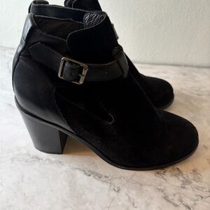 Elegant Black Ankle Boots
